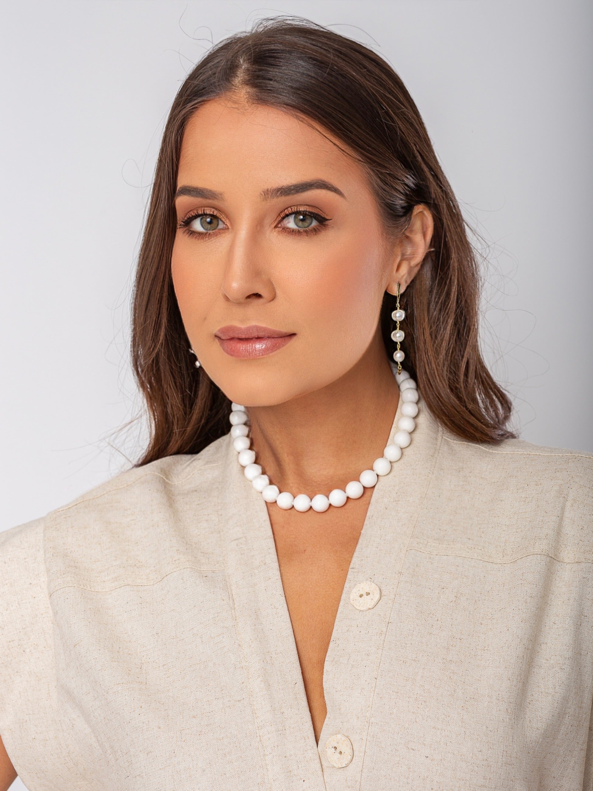 Colar Maxi Esferas Shell Branca Fecho Prata 925