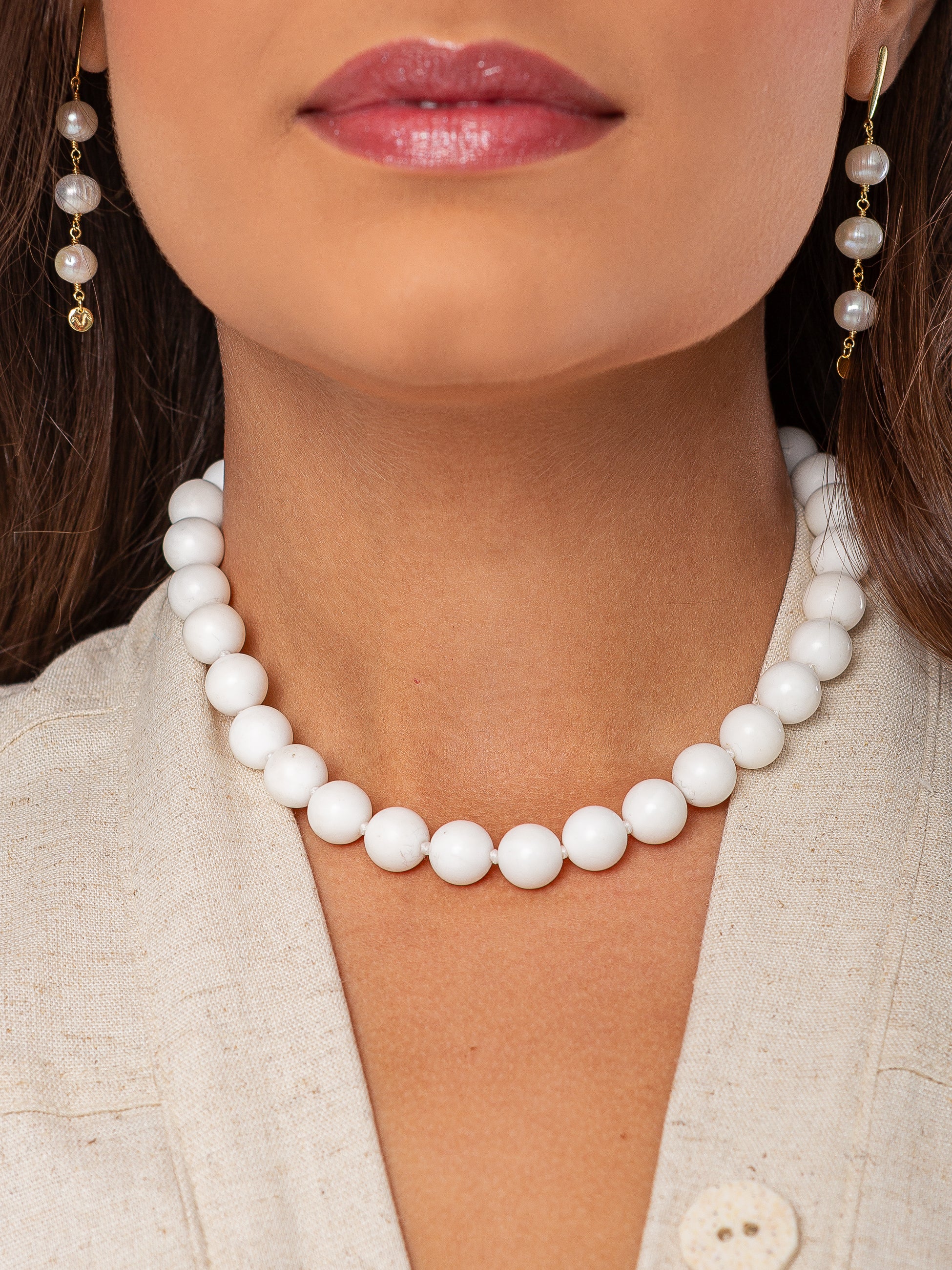 Colar Maxi Esferas Shell Branca Fecho Prata 925